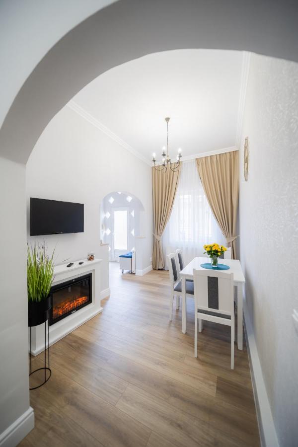 Bluesky Ultra-Central Premium Apartment Орадя Экстерьер фото